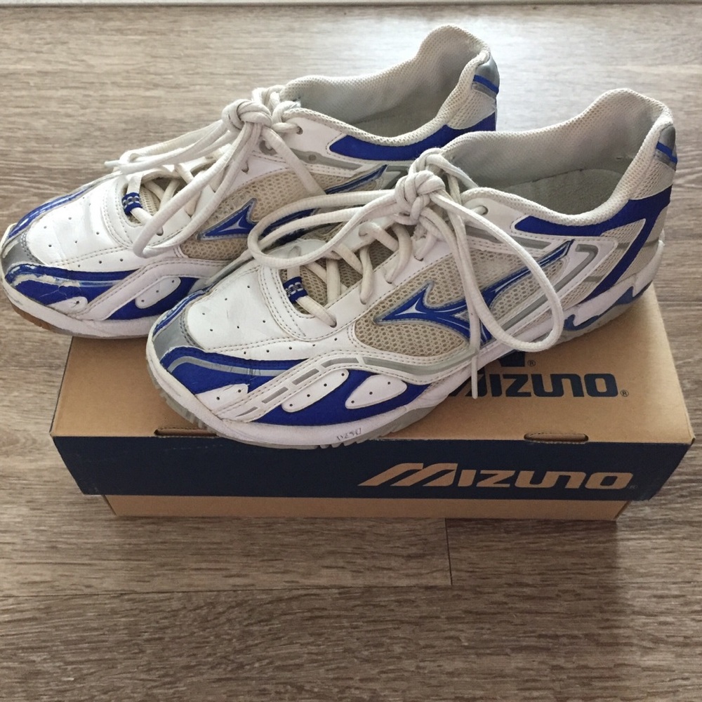 Mizuno Women’s Volleyball Shoes (8.5)